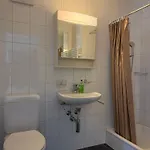 For 1 To 2 People, 1 Double Bed 公寓 *